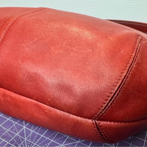 Vintage Coach Ergo hobo in red - Picture 4 of 10